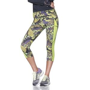 Brand New with Tags – Maaji “Hike Pine” Capri Pants (Style 1503SBX)